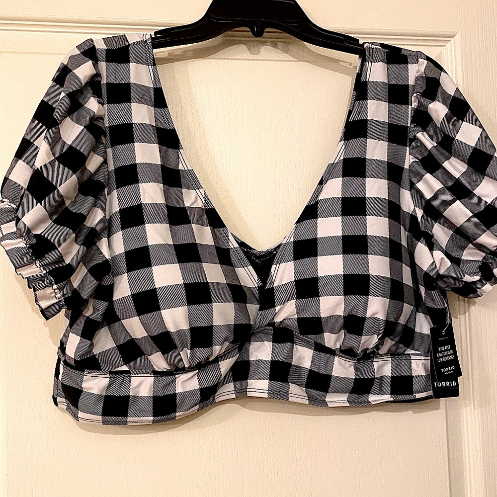New Torrid Short Sleeve Black and White Gingham Swim Top